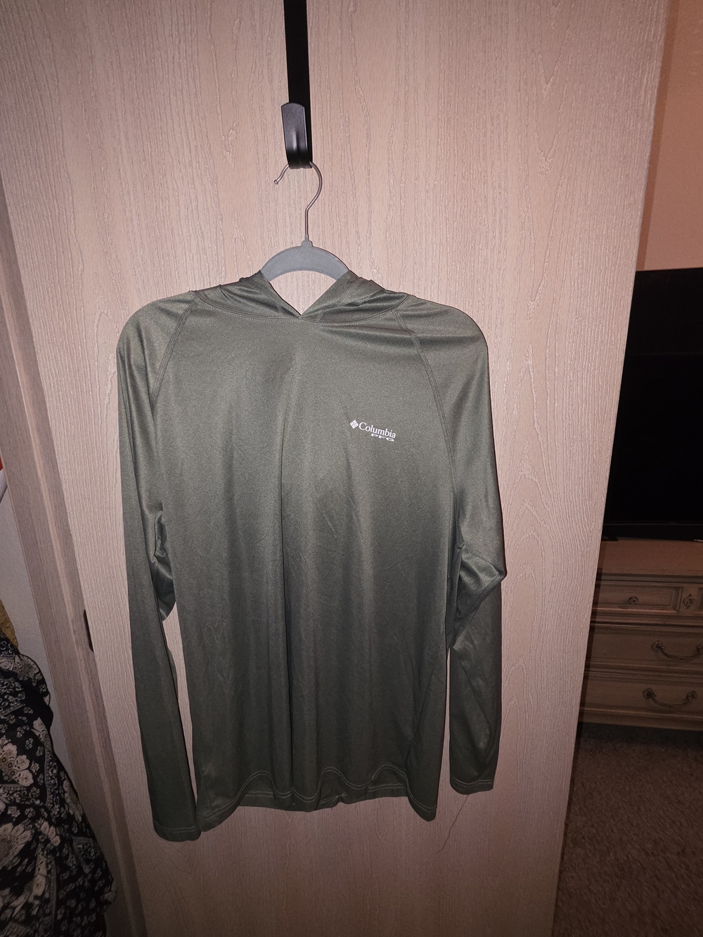 Columbia Men’s Olive Green Hooded Performance Shirt